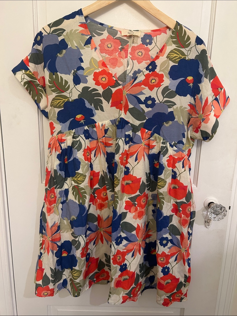 🛍 2/$18 entro Floral Mini Babydoll Dress - White with Blue & Red Flowers